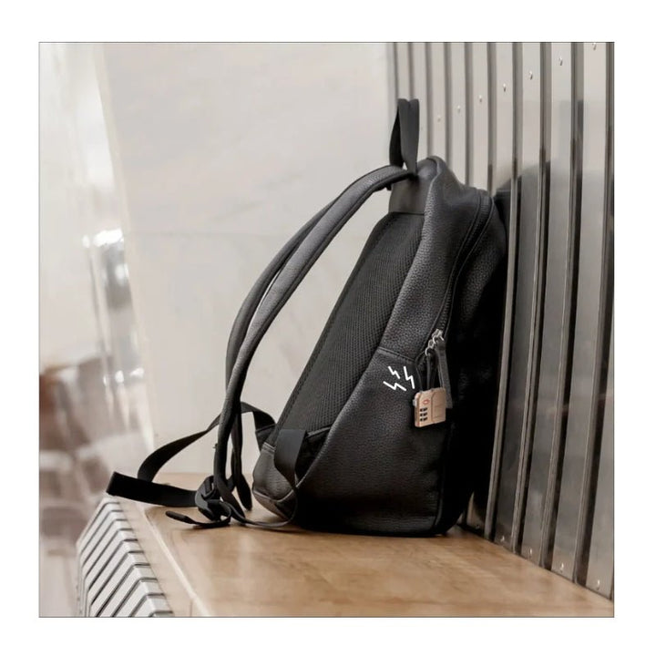 جهاز Momax PinLock الأمان أثناء السفر: قفل TSA معتمد، تتبع Find My، وشحن USB - C - Eufy iraq